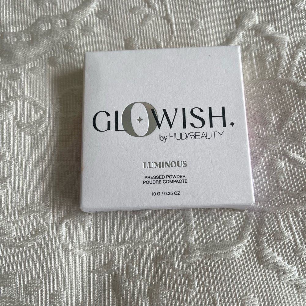 HUDA BEAUTY GloWish Luminous Pressed Powder - White